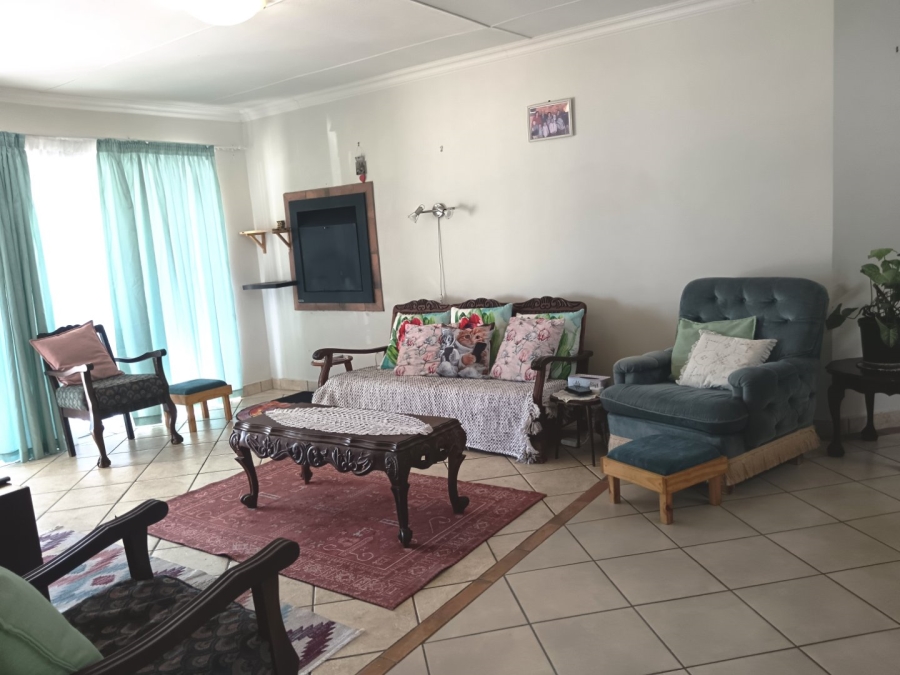 3 Bedroom Property for Sale in Fraaiuitsig Western Cape